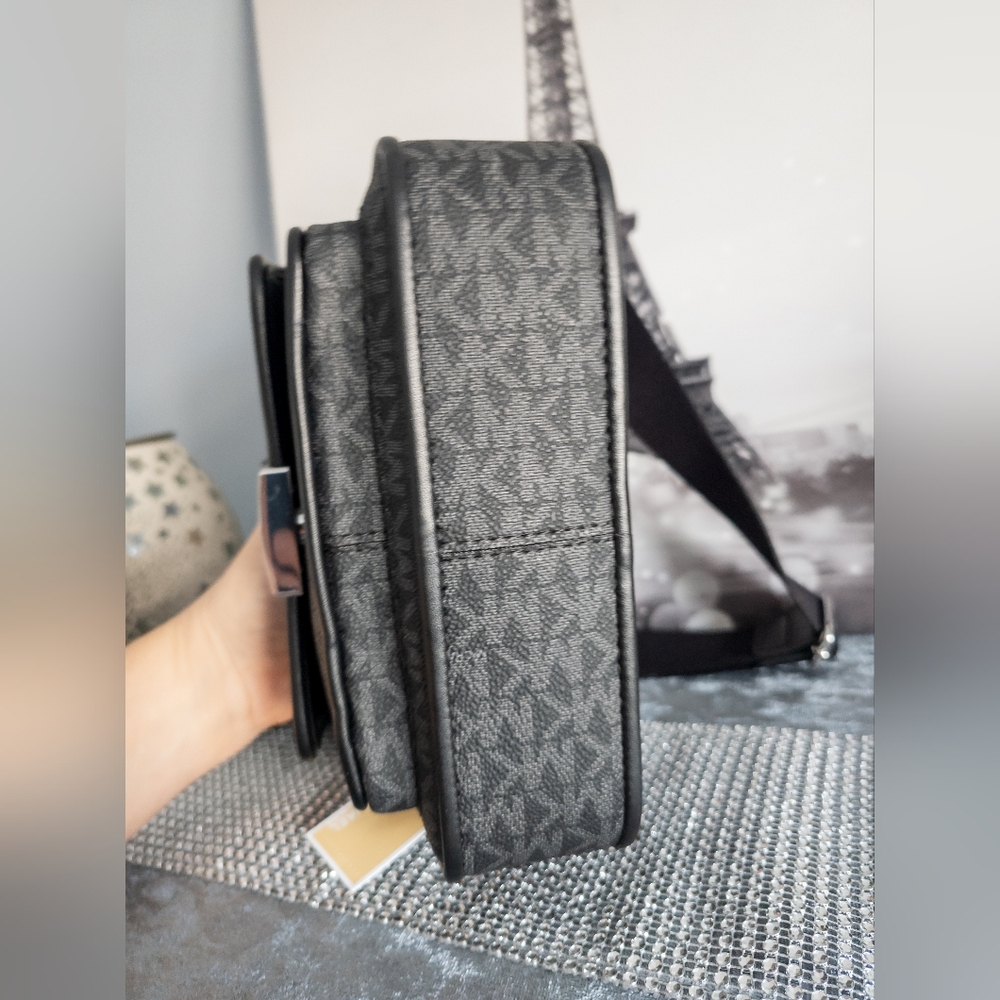 Michael Kors-NWT-Bradshaw Extra-Small Signature Logo Camera Crossbody-Black - Picture 14 of 15